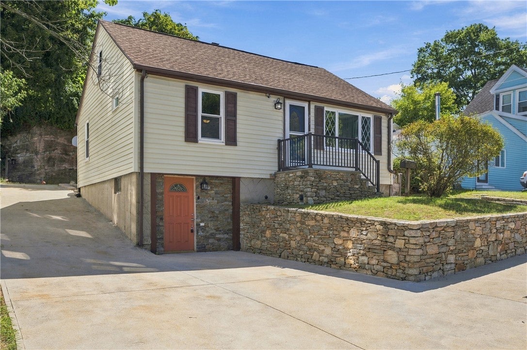 207 Valley Street