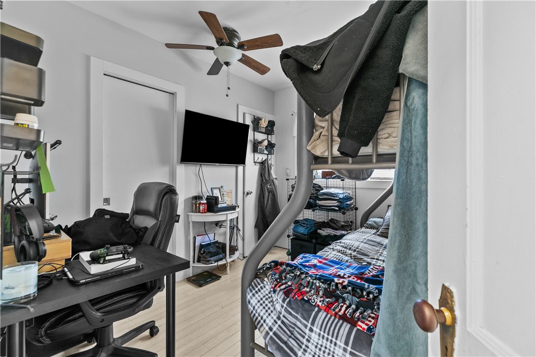 Middletown, Rhode Island 02842, United States, 3 Bedrooms Bedrooms, ,2 BathroomsBathrooms,Residential,Pending,16832