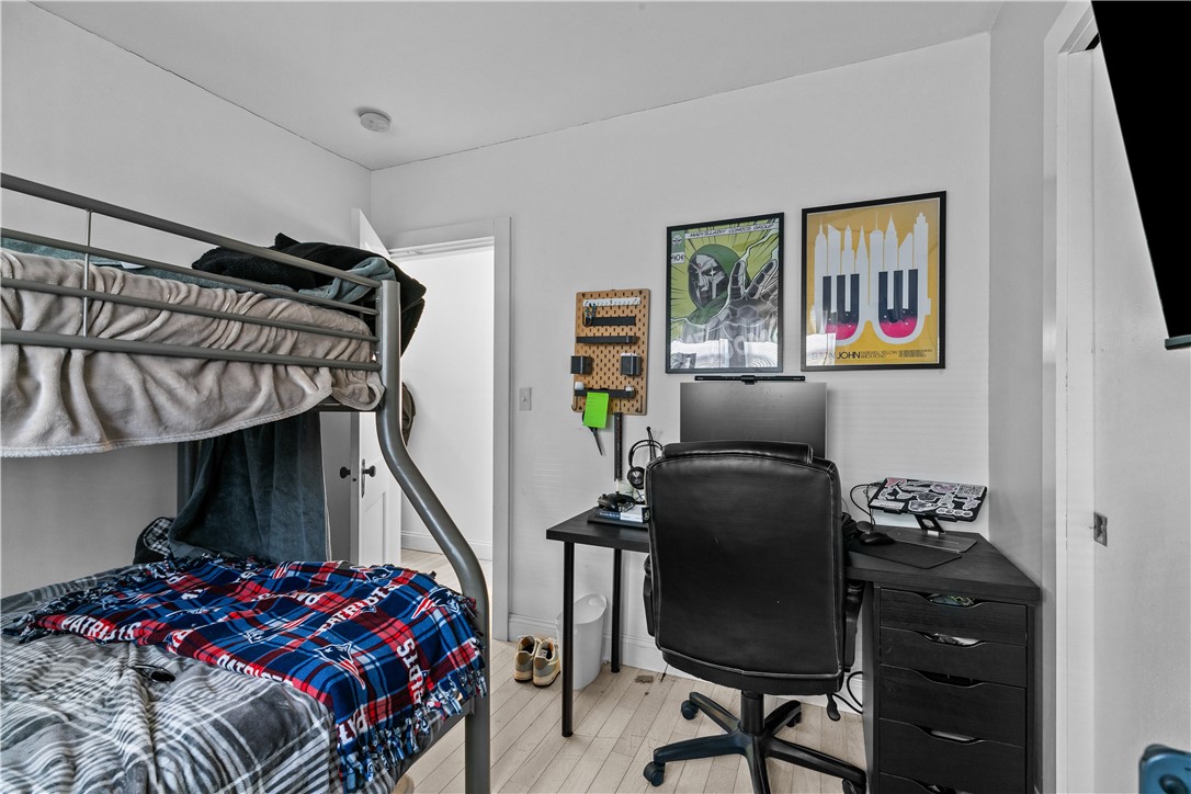 Middletown, Rhode Island 02842, United States, 3 Bedrooms Bedrooms, ,2 BathroomsBathrooms,Residential,Pending,16832