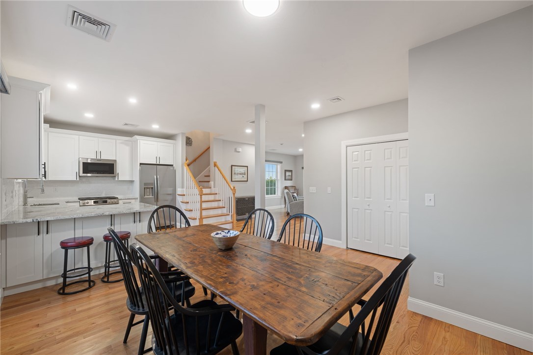 1 Old County Village Way E