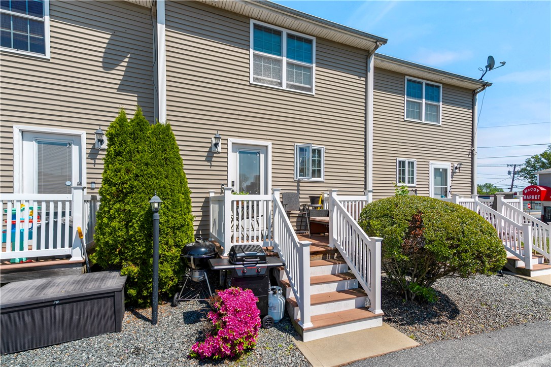 151 Bend Street S 2