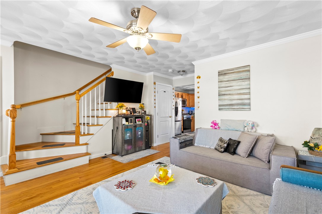 151 Bend Street S 2