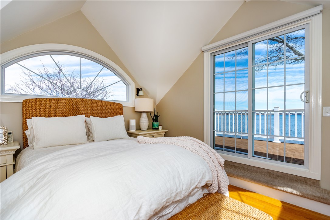 Warwick, Rhode Island 02889, United States, 3 Bedrooms Bedrooms, ,2 BathroomsBathrooms,Residential,Pending,83095