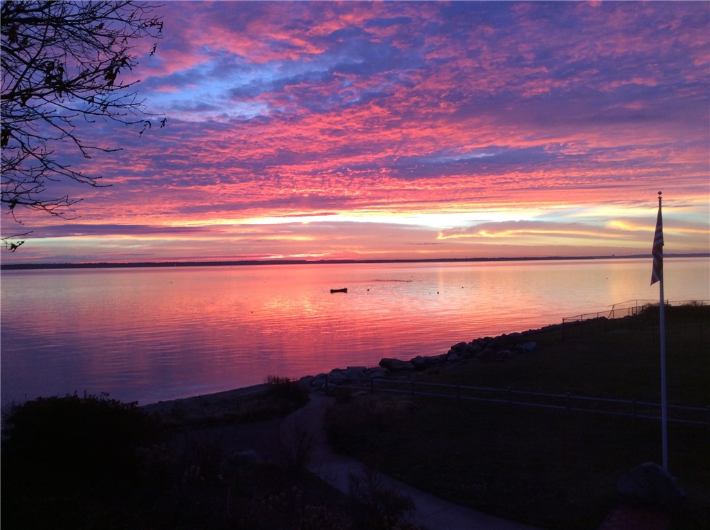 Warwick, Rhode Island 02889, United States, 3 Bedrooms Bedrooms, ,2 BathroomsBathrooms,Residential,Pending,83095