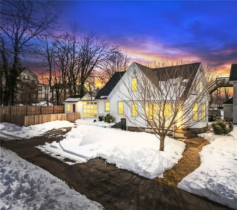 16 Spring Street Westerly RI 02891