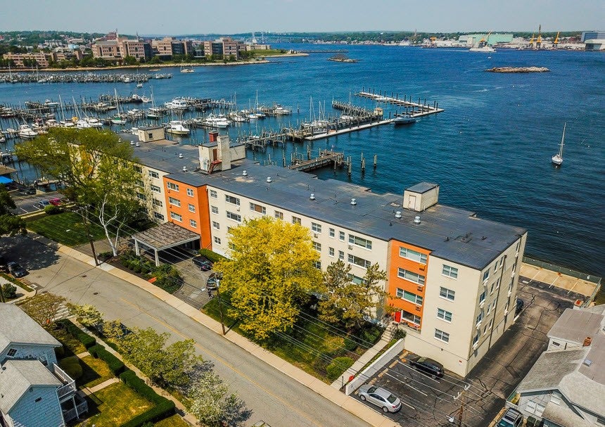 292 PEQUOT Avenue 4E