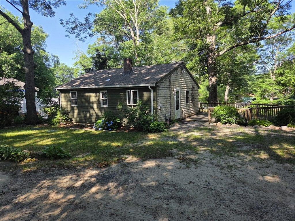 31 Lakeside Drive