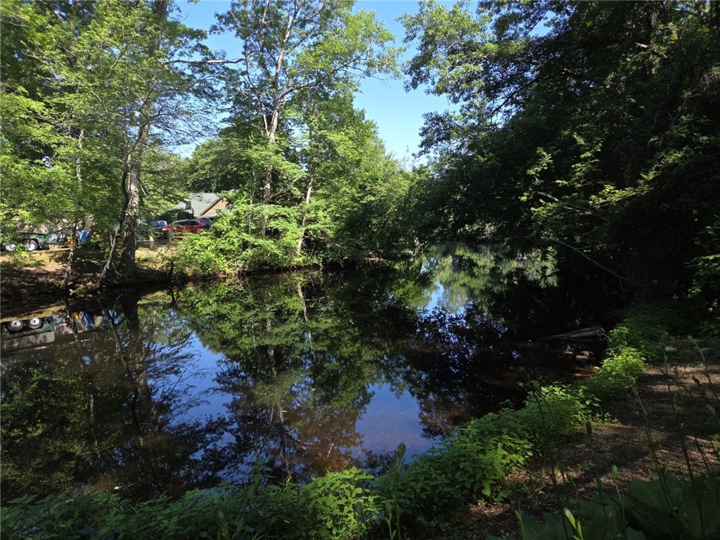 31 Lakeside Drive