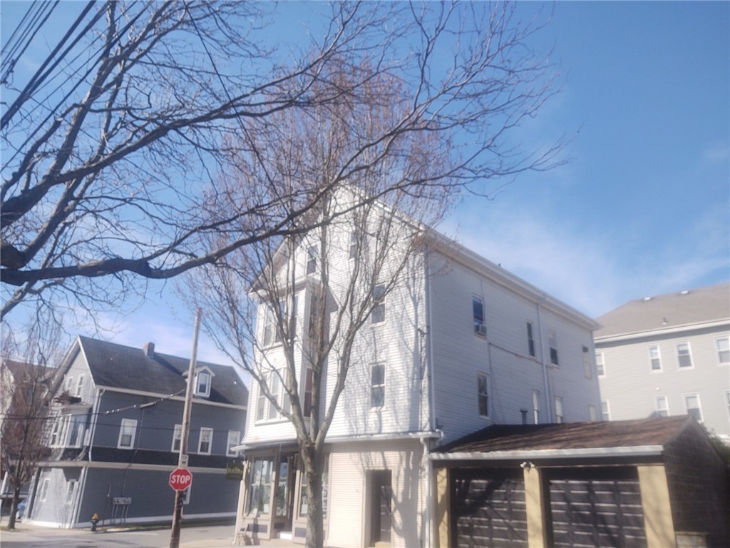 198 IVES Street 3