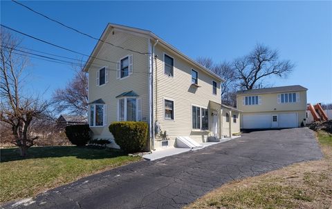 129 Simmonsville Avenue Johnston RI 02919