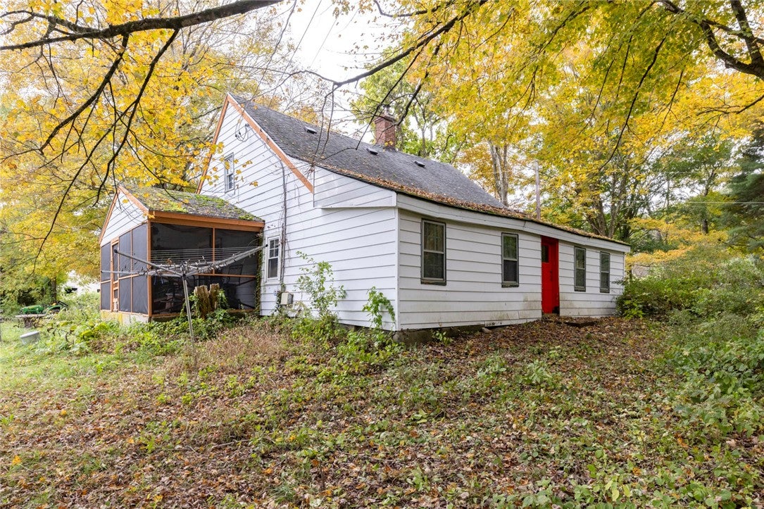 2552 Ten Rod Road A