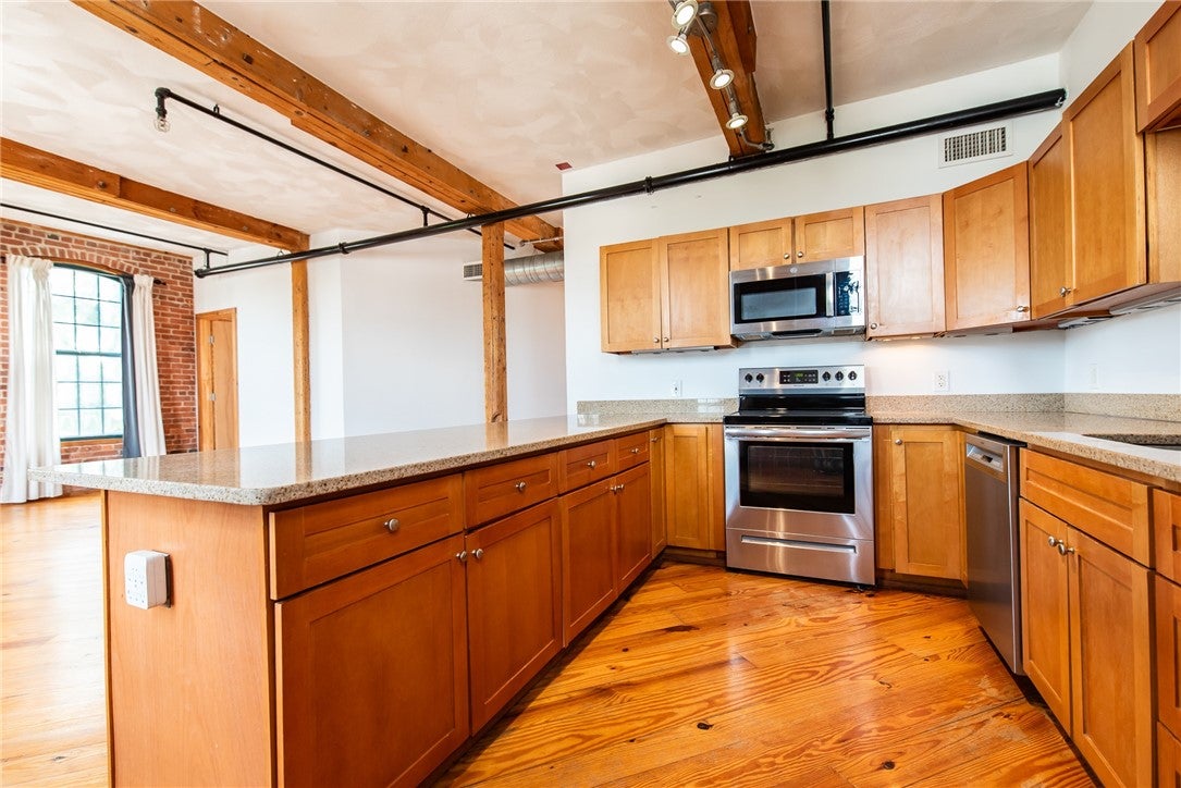 407 Pine Street 305