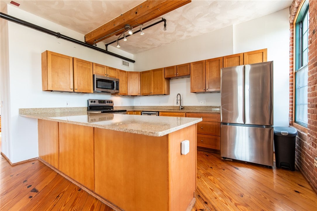 407 Pine Street 305