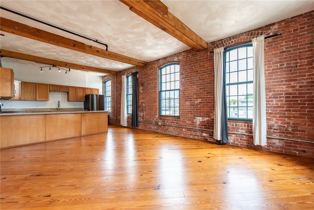 407 Pine Street 305