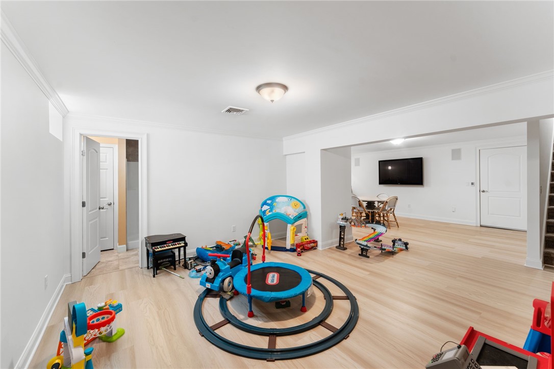 Scituate, Rhode Island 02831, United States, 3 Bedrooms Bedrooms, ,4 BathroomsBathrooms,Residential,Active,243344