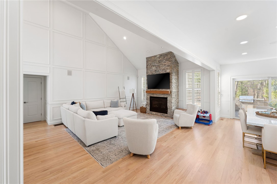 Scituate, Rhode Island 02831, United States, 3 Bedrooms Bedrooms, ,4 BathroomsBathrooms,Residential,Active,243344