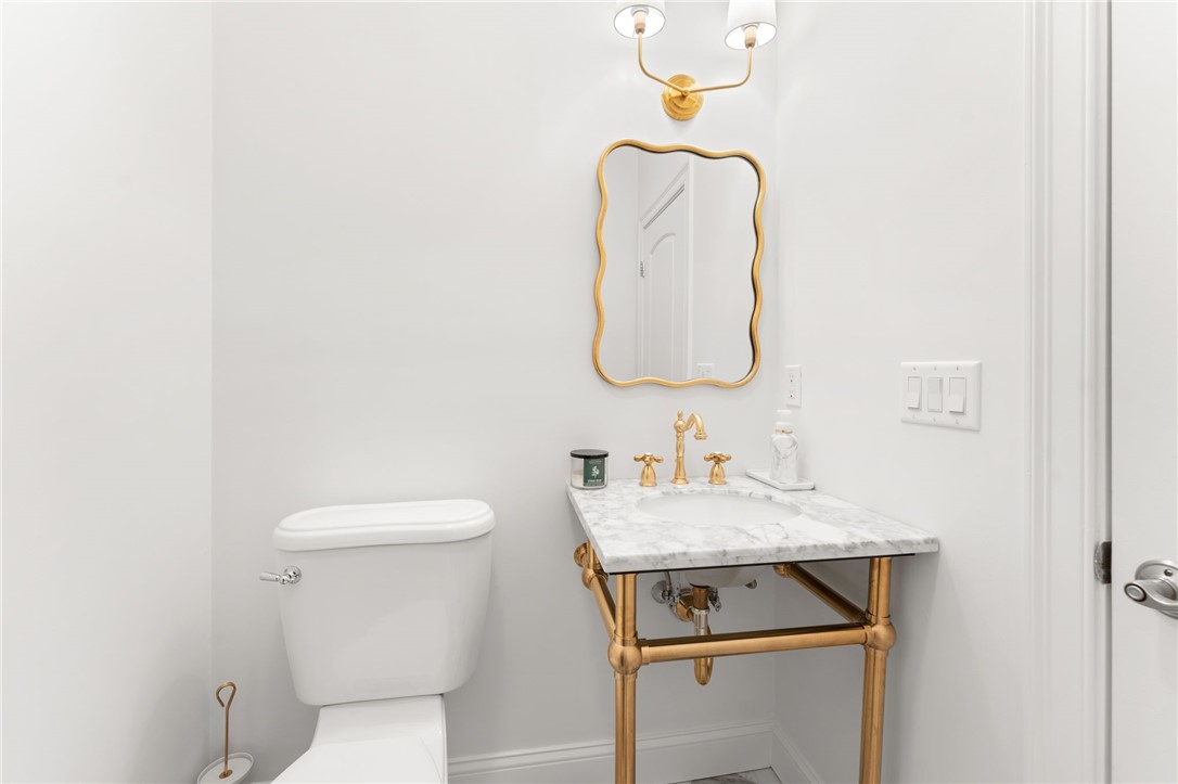 Scituate, Rhode Island 02831, United States, 3 Bedrooms Bedrooms, ,4 BathroomsBathrooms,Residential,Active,243344