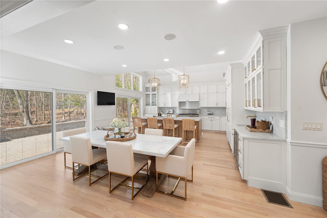 Scituate, Rhode Island 02831, United States, 3 Bedrooms Bedrooms, ,4 BathroomsBathrooms,Residential,Active,243344