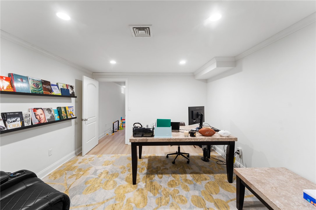 Scituate, Rhode Island 02831, United States, 3 Bedrooms Bedrooms, ,4 BathroomsBathrooms,Residential,Active,243344