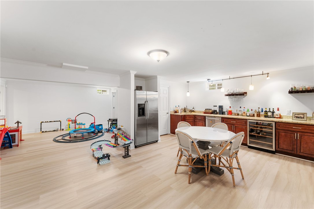 Scituate, Rhode Island 02831, United States, 3 Bedrooms Bedrooms, ,4 BathroomsBathrooms,Residential,Active,243344