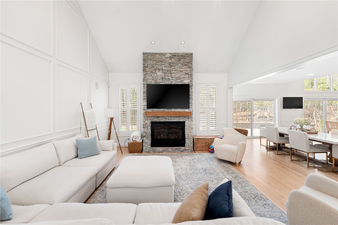 Scituate, Rhode Island 02831, United States, 3 Bedrooms Bedrooms, ,4 BathroomsBathrooms,Residential,Active,243344