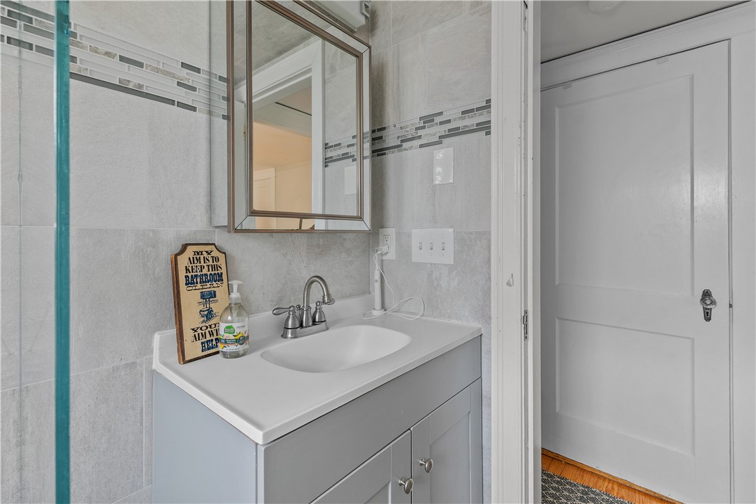 Newport, Rhode Island 02840, United States, 1 Bedroom Bedrooms, ,1 BathroomBathrooms,Residential,Active,192566