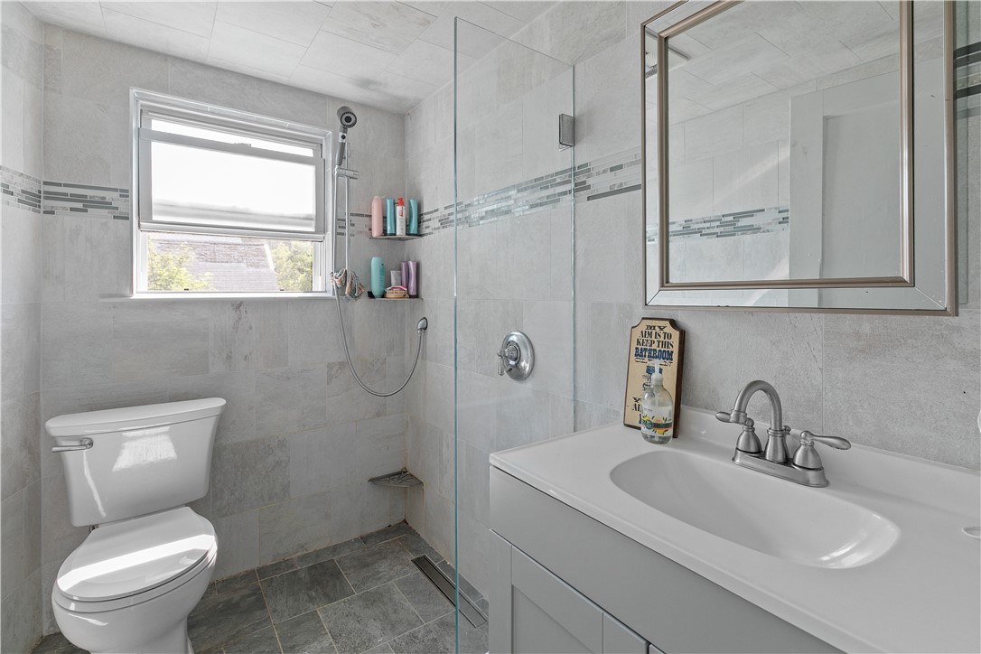 Newport, Rhode Island 02840, United States, 1 Bedroom Bedrooms, ,1 BathroomBathrooms,Residential,Active,192566