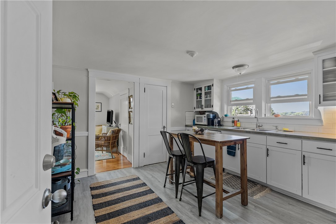 Newport, Rhode Island 02840, United States, 1 Bedroom Bedrooms, ,1 BathroomBathrooms,Residential,Active,192566