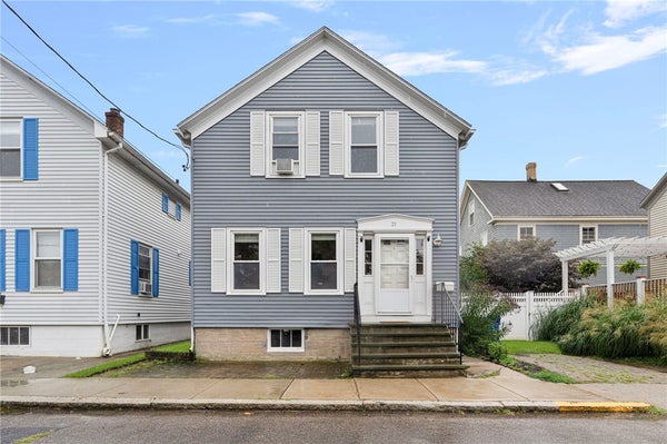 31 SLOCUM ST, NEWPORT, RI 02840 - Image 0dbb41f2ddf29e5d6e857448aa32ef38/2783207306