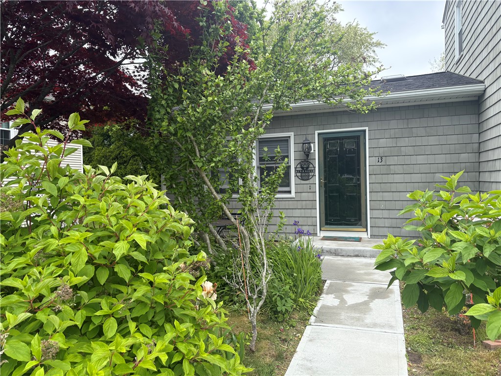 13 South Hillview Drive
