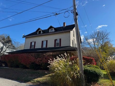 40 Amos Street South Kingstown RI 02879