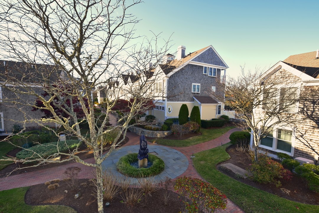20 Narragansett Avenue 404