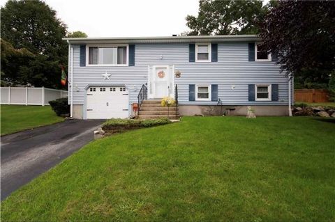 Single Family Residence in West Warwick RI 33 Carolyn Drive.jpg