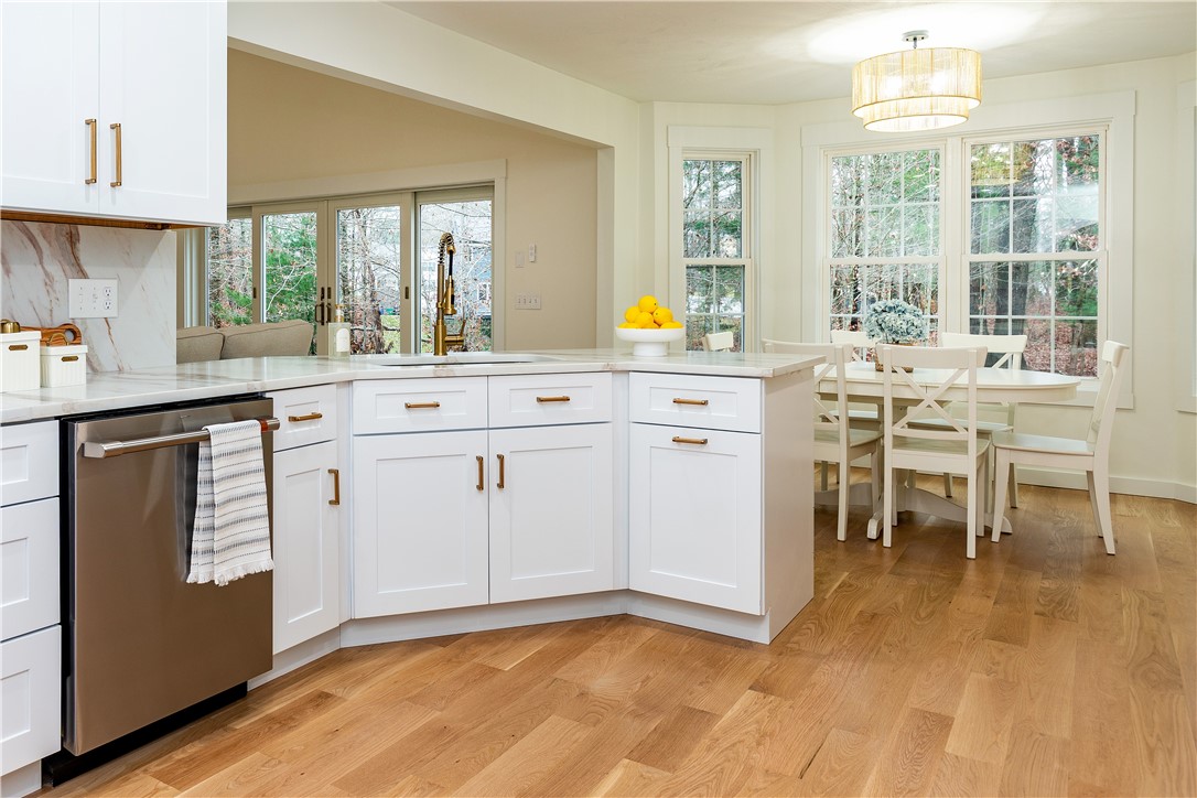 North Kingstown, Rhode Island 02874, United States, 4 Bedrooms Bedrooms, ,3 BathroomsBathrooms,Residential,Active,248804