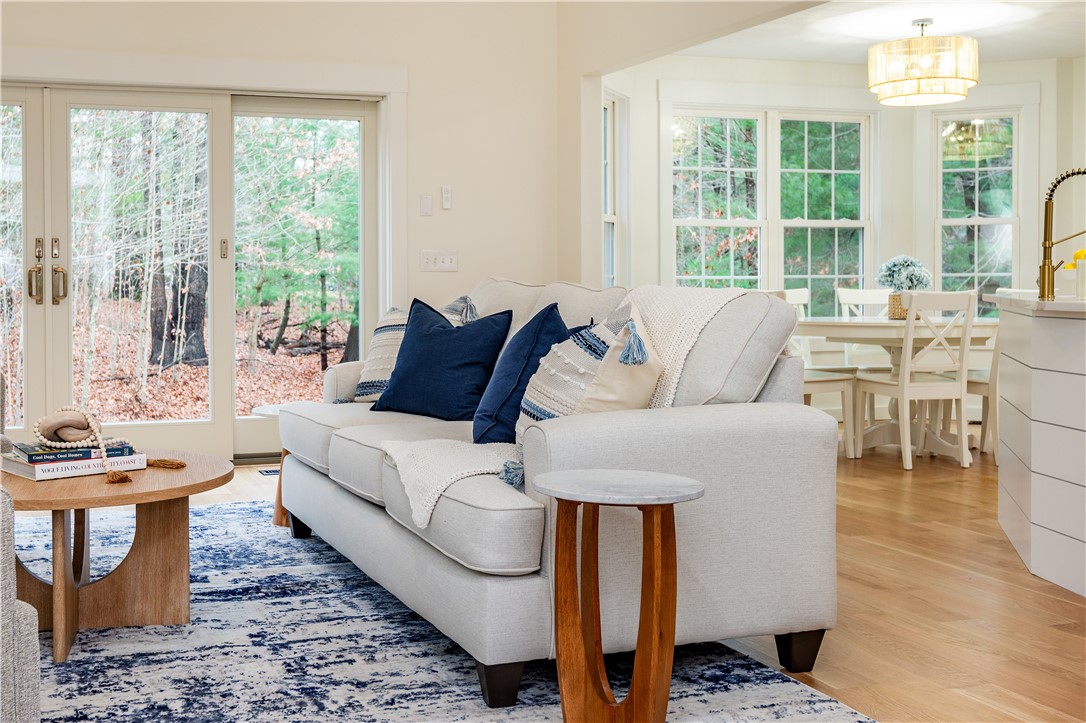 North Kingstown, Rhode Island 02874, United States, 4 Bedrooms Bedrooms, ,3 BathroomsBathrooms,Residential,Active,248804