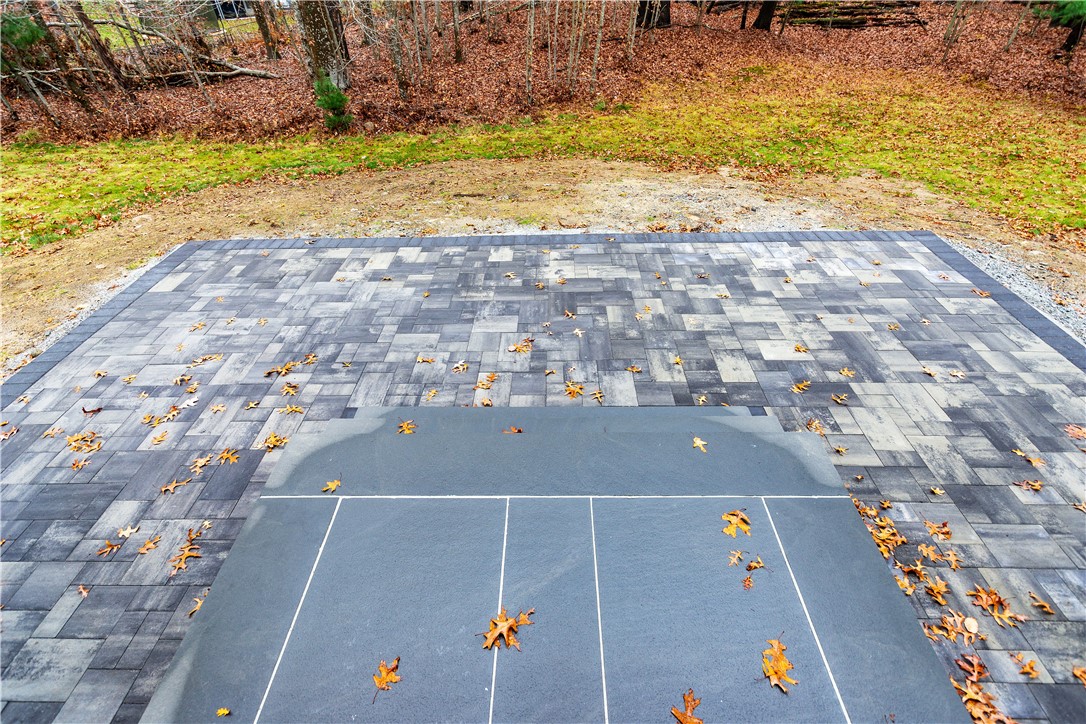 North Kingstown, Rhode Island 02874, United States, 4 Bedrooms Bedrooms, ,3 BathroomsBathrooms,Residential,Active,248804