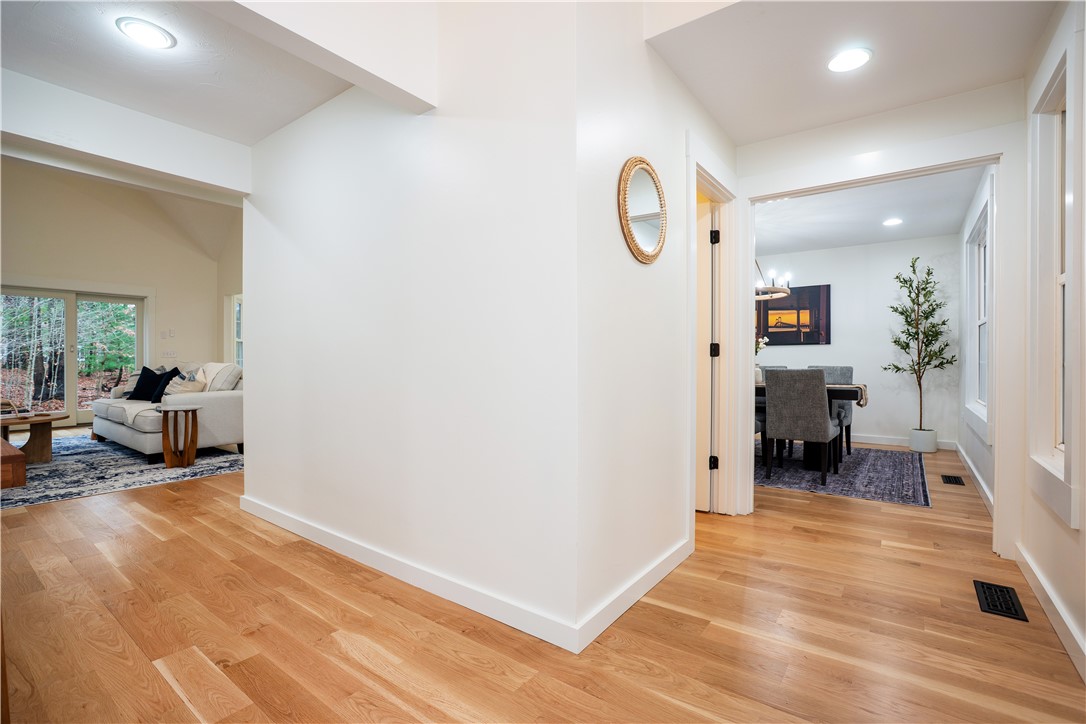 North Kingstown, Rhode Island 02874, United States, 4 Bedrooms Bedrooms, ,3 BathroomsBathrooms,Residential,Active,248804