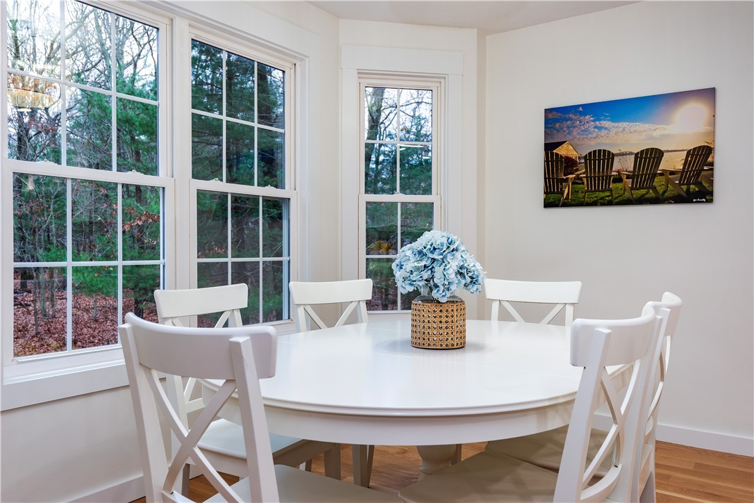 North Kingstown, Rhode Island 02874, United States, 4 Bedrooms Bedrooms, ,3 BathroomsBathrooms,Residential,Active,248804