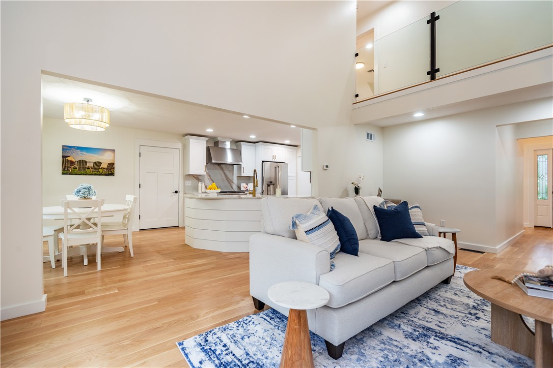 North Kingstown, Rhode Island 02874, United States, 4 Bedrooms Bedrooms, ,3 BathroomsBathrooms,Residential,Active,248804