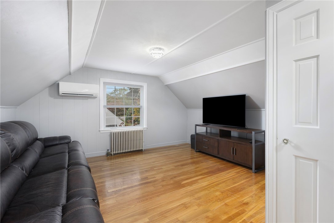 Cranston, Rhode Island 02920, United States, 3 Bedrooms Bedrooms, ,2 BathroomsBathrooms,Residential,Active,219266