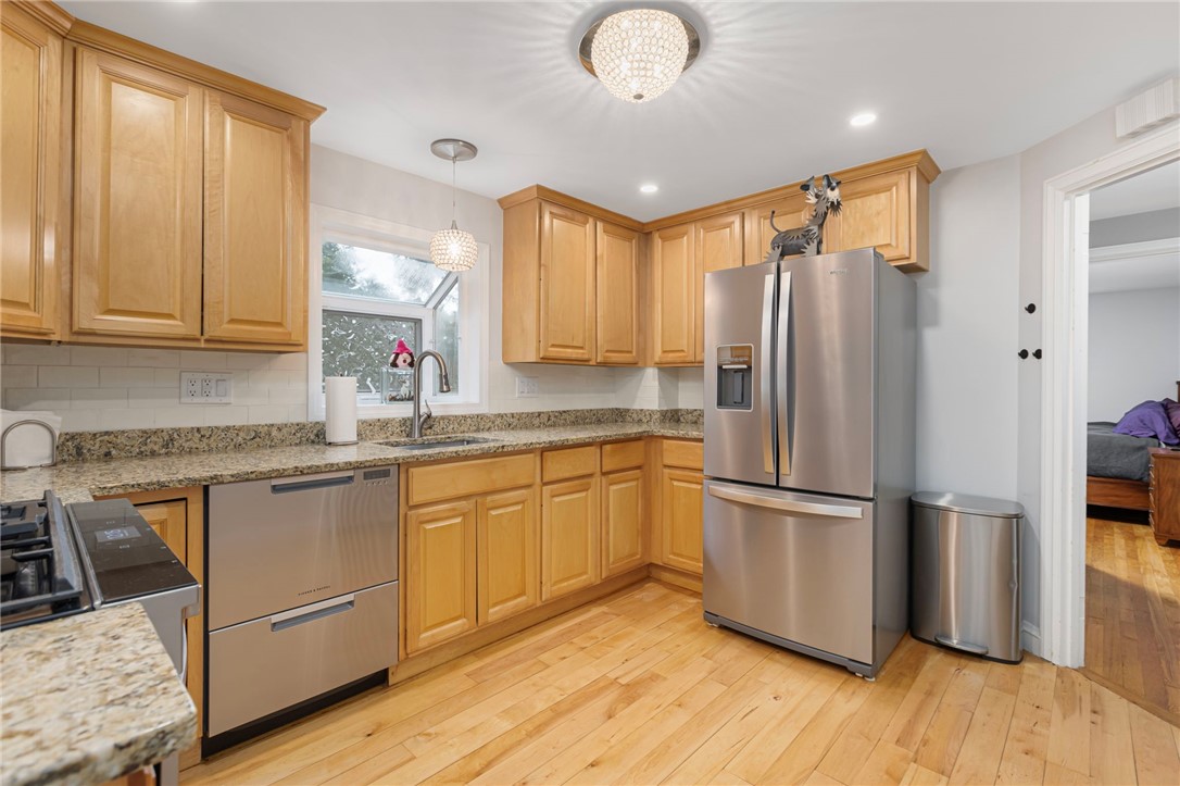 Cranston, Rhode Island 02920, United States, 3 Bedrooms Bedrooms, ,2 BathroomsBathrooms,Residential,Active,219266