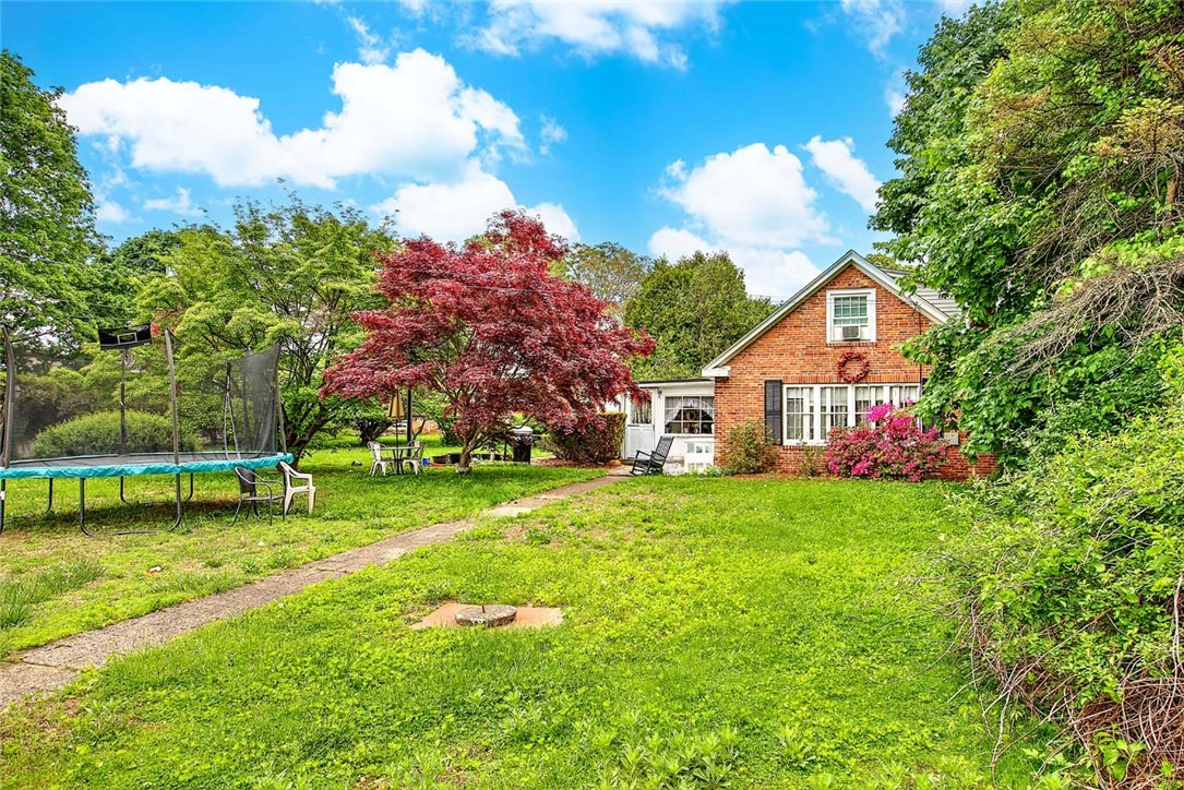3 Waumsett Avenue