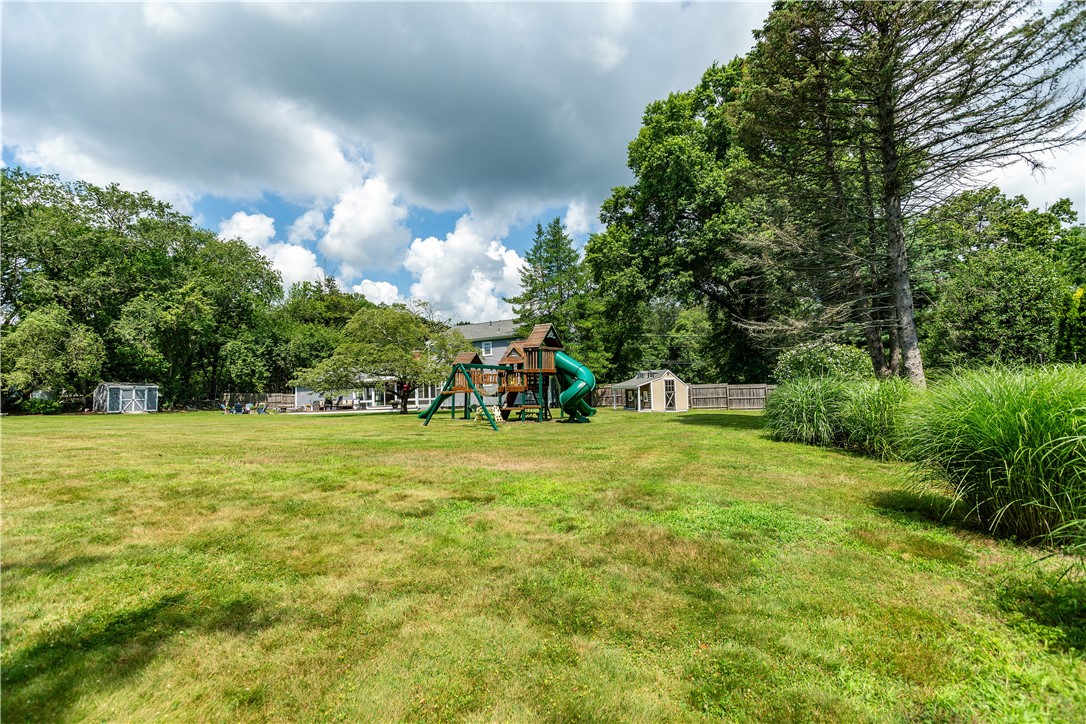 North Kingstown, Rhode Island 02852, United States, 4 Bedrooms Bedrooms, ,3 BathroomsBathrooms,Residential,Active,228195