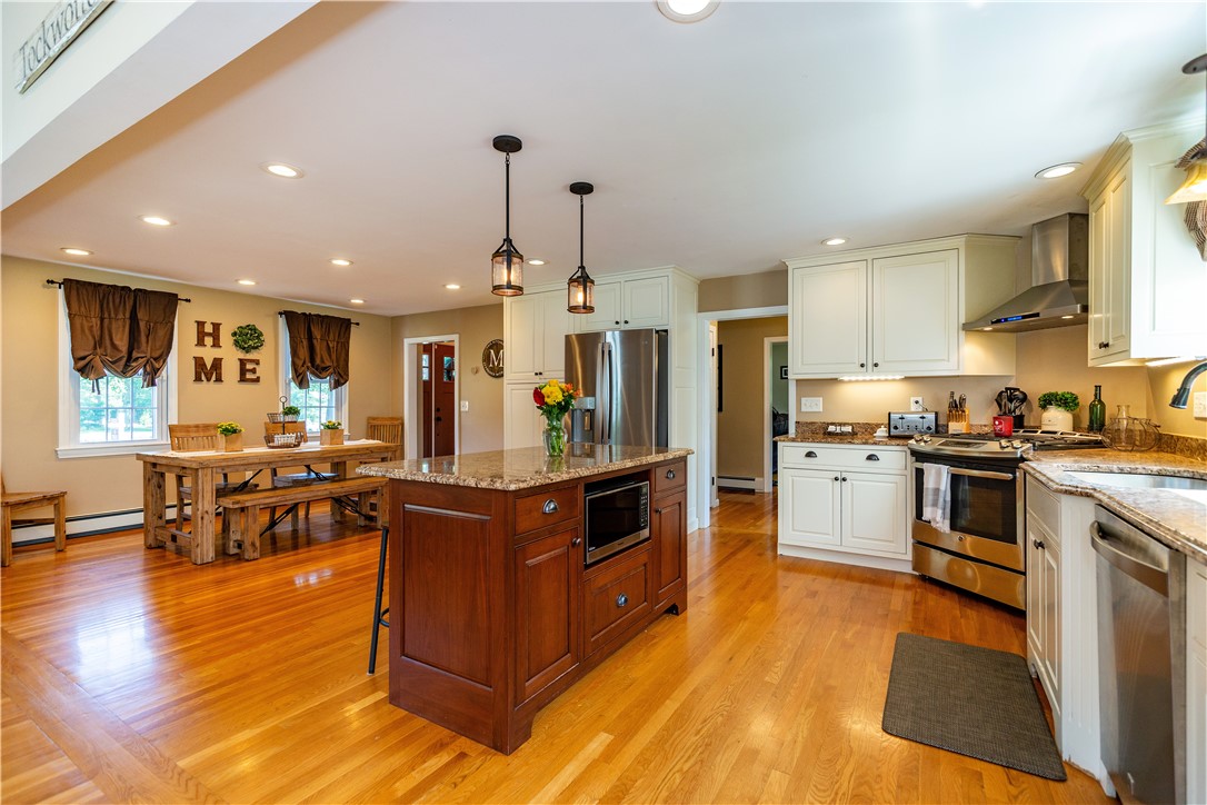 North Kingstown, Rhode Island 02852, United States, 4 Bedrooms Bedrooms, ,3 BathroomsBathrooms,Residential,Active,228195