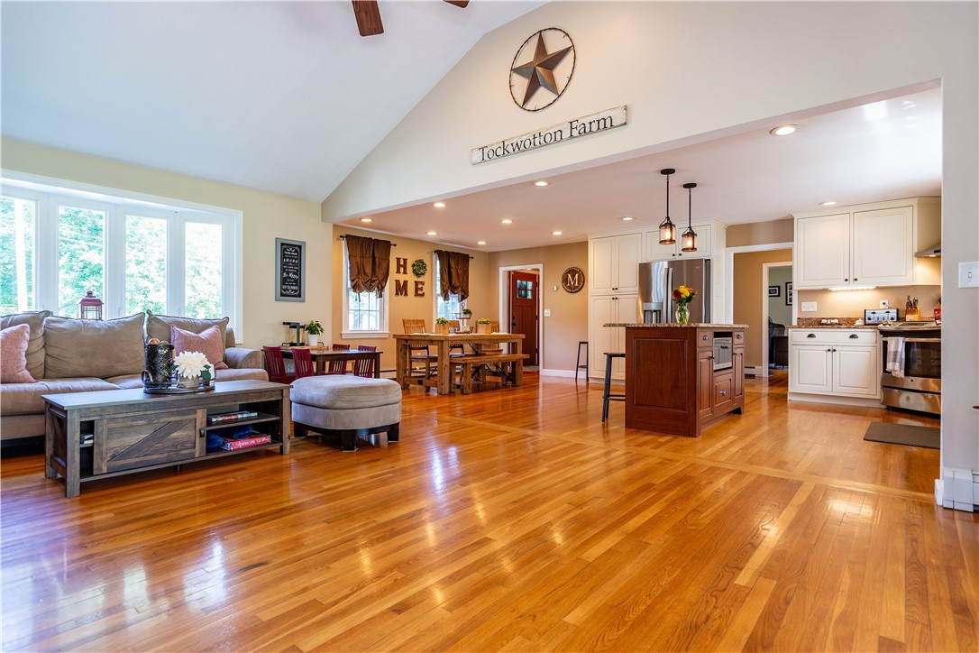 North Kingstown, Rhode Island 02852, United States, 4 Bedrooms Bedrooms, ,3 BathroomsBathrooms,Residential,Active,228195