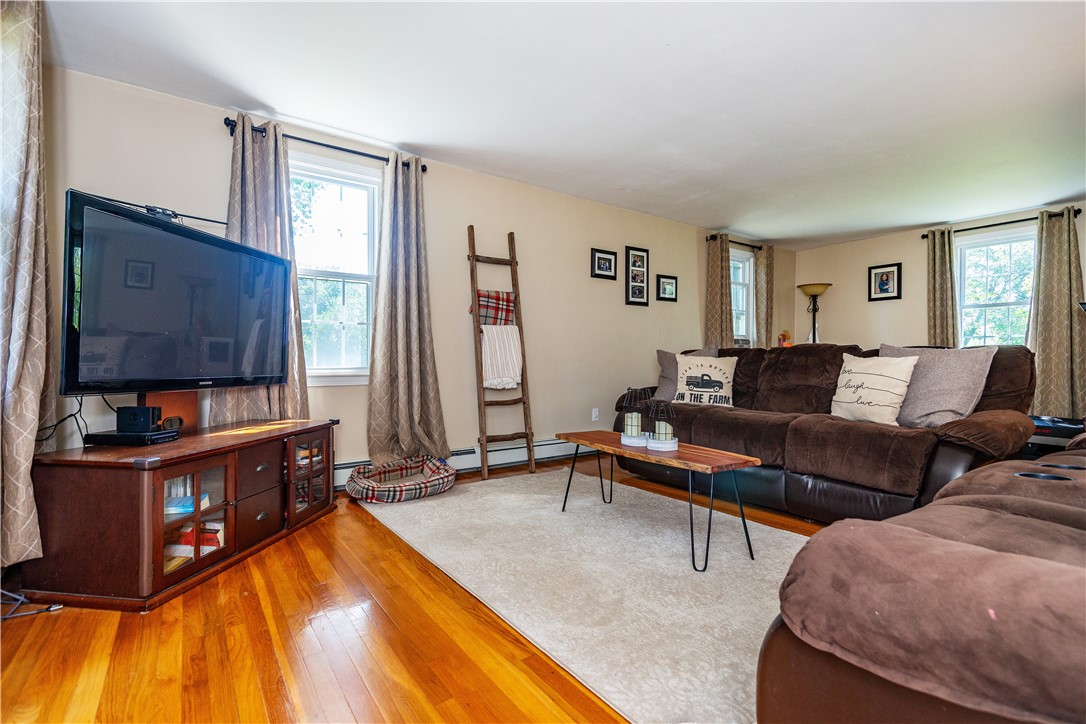 North Kingstown, Rhode Island 02852, United States, 4 Bedrooms Bedrooms, ,3 BathroomsBathrooms,Residential,Active,228195