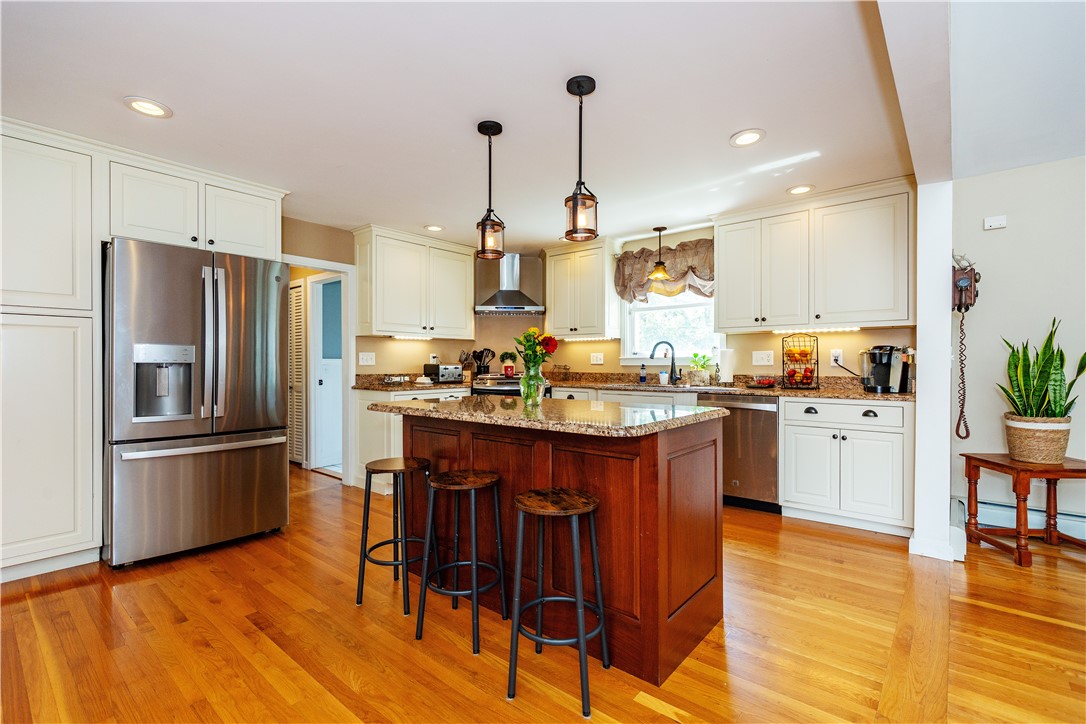 North Kingstown, Rhode Island 02852, United States, 4 Bedrooms Bedrooms, ,3 BathroomsBathrooms,Residential,Active,228195