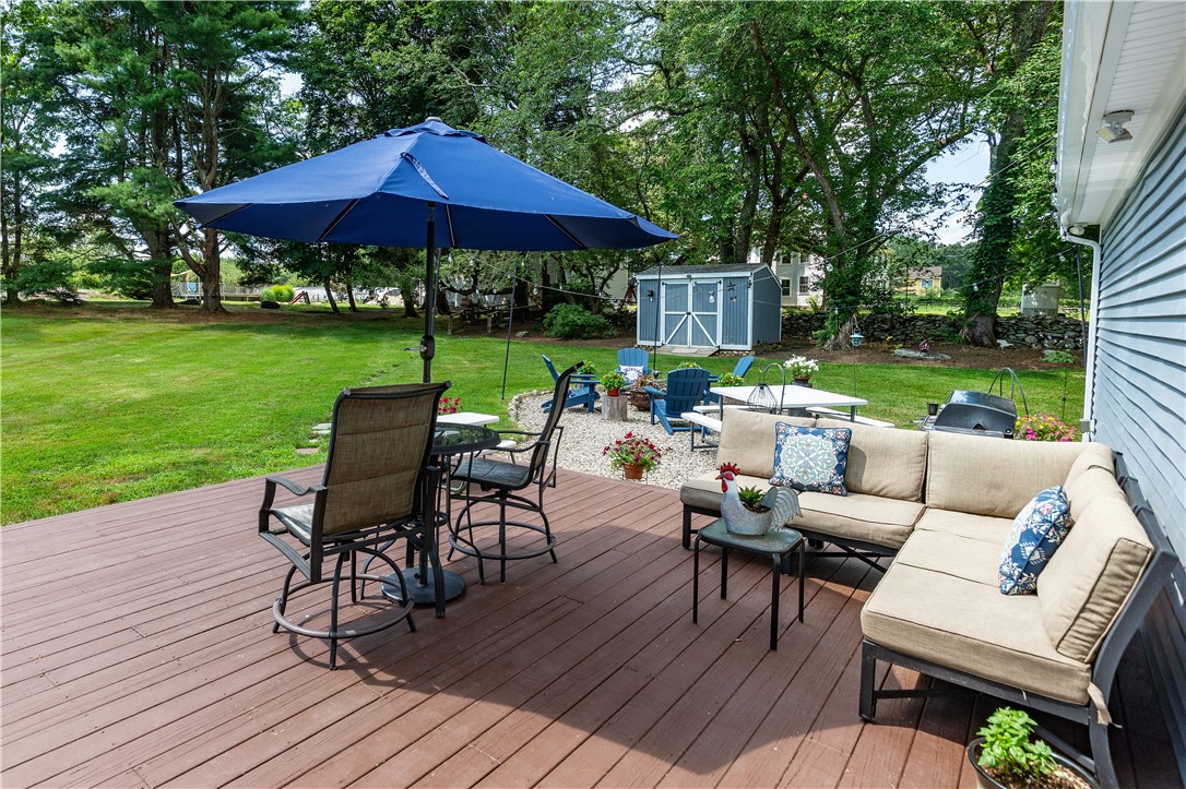 North Kingstown, Rhode Island 02852, United States, 4 Bedrooms Bedrooms, ,3 BathroomsBathrooms,Residential,Active,228195