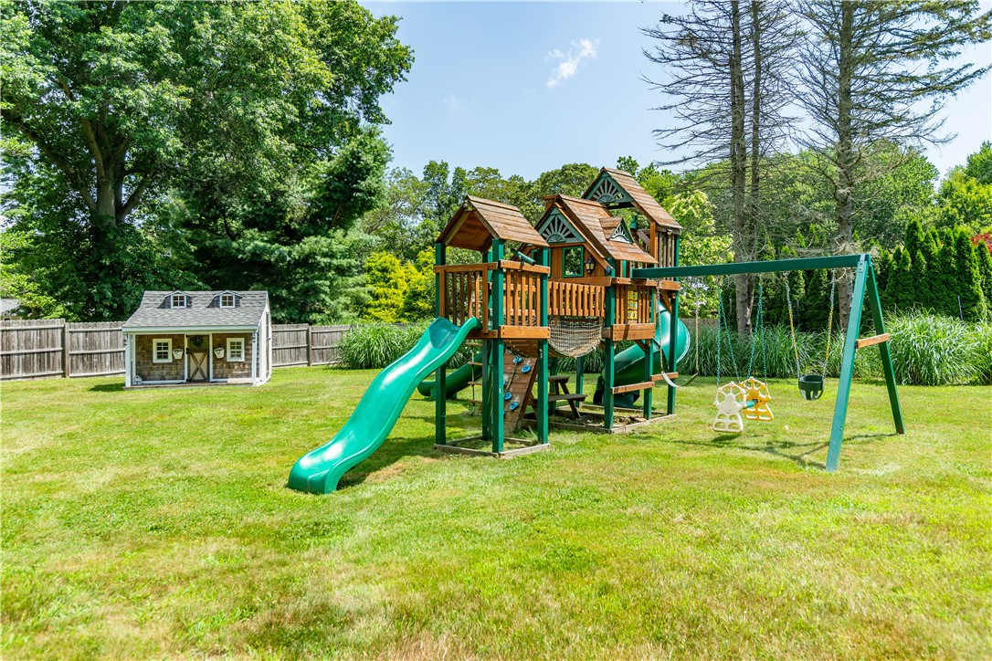 North Kingstown, Rhode Island 02852, United States, 4 Bedrooms Bedrooms, ,3 BathroomsBathrooms,Residential,Active,228195