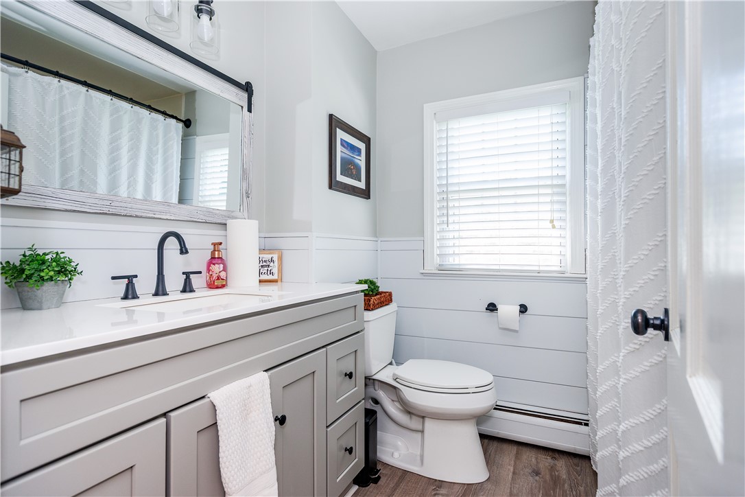 North Kingstown, Rhode Island 02852, United States, 4 Bedrooms Bedrooms, ,3 BathroomsBathrooms,Residential,Active,228195